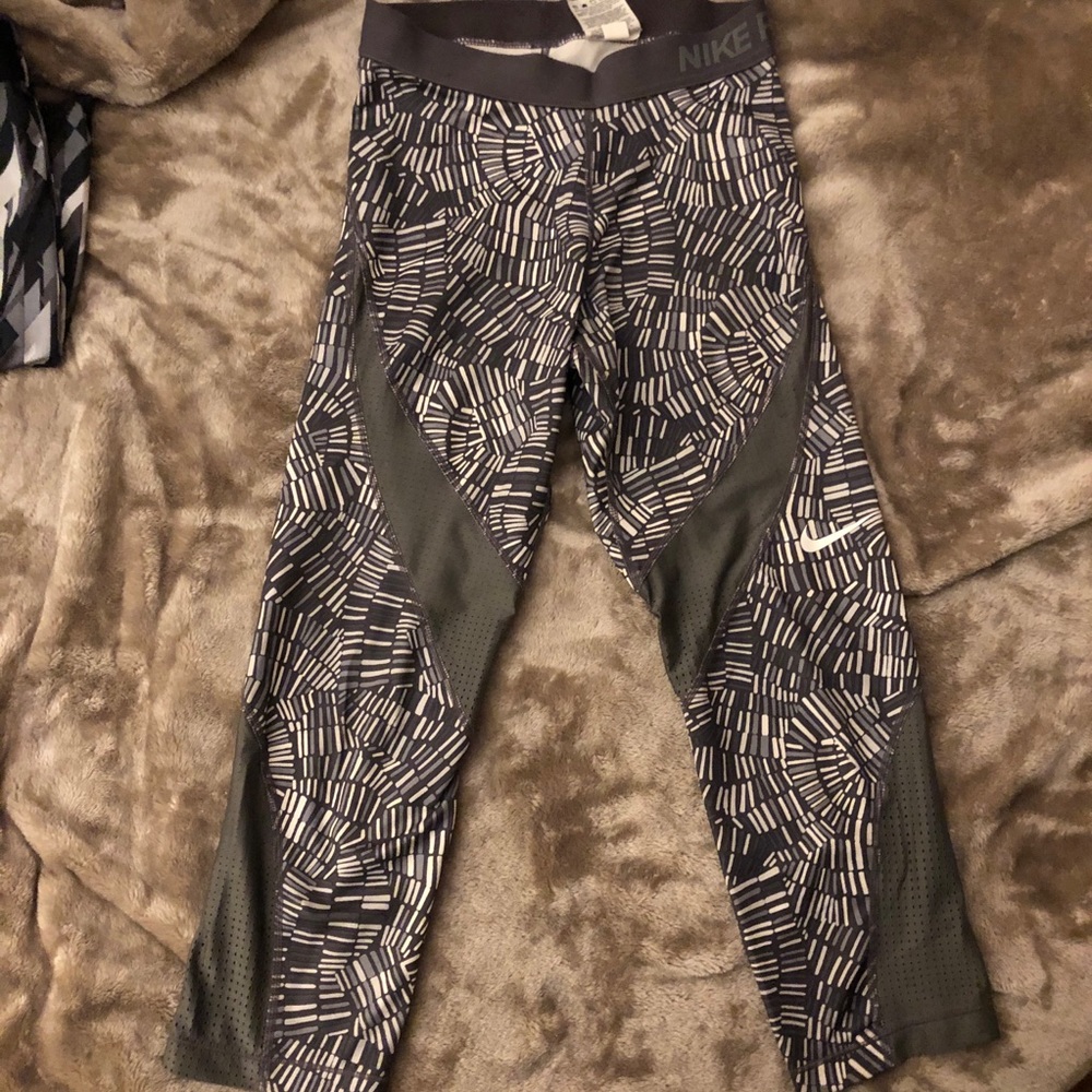 Nike Pro woman’s small